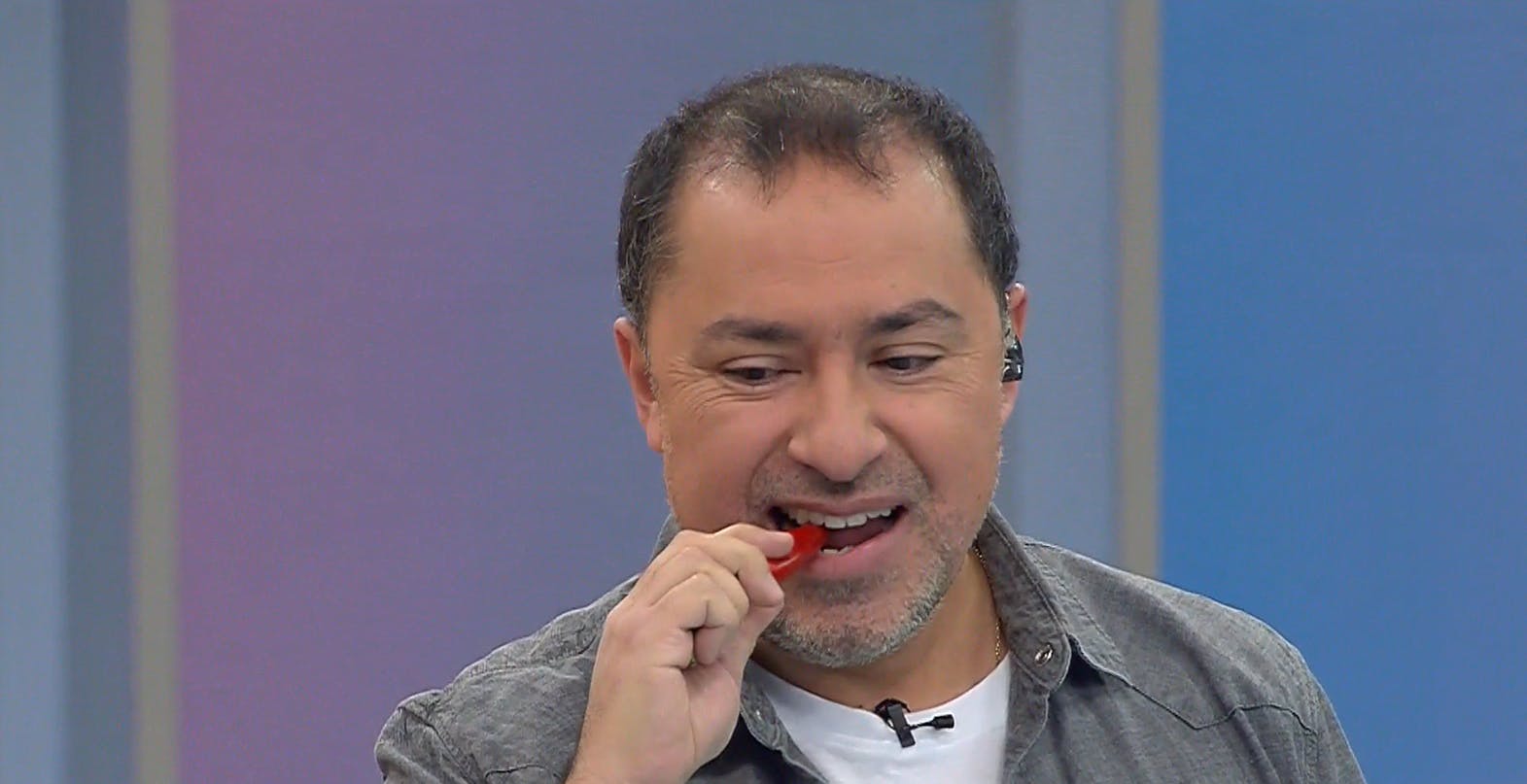 Desafío del "Viernes Chico": Si fallas, comes ají picante 
