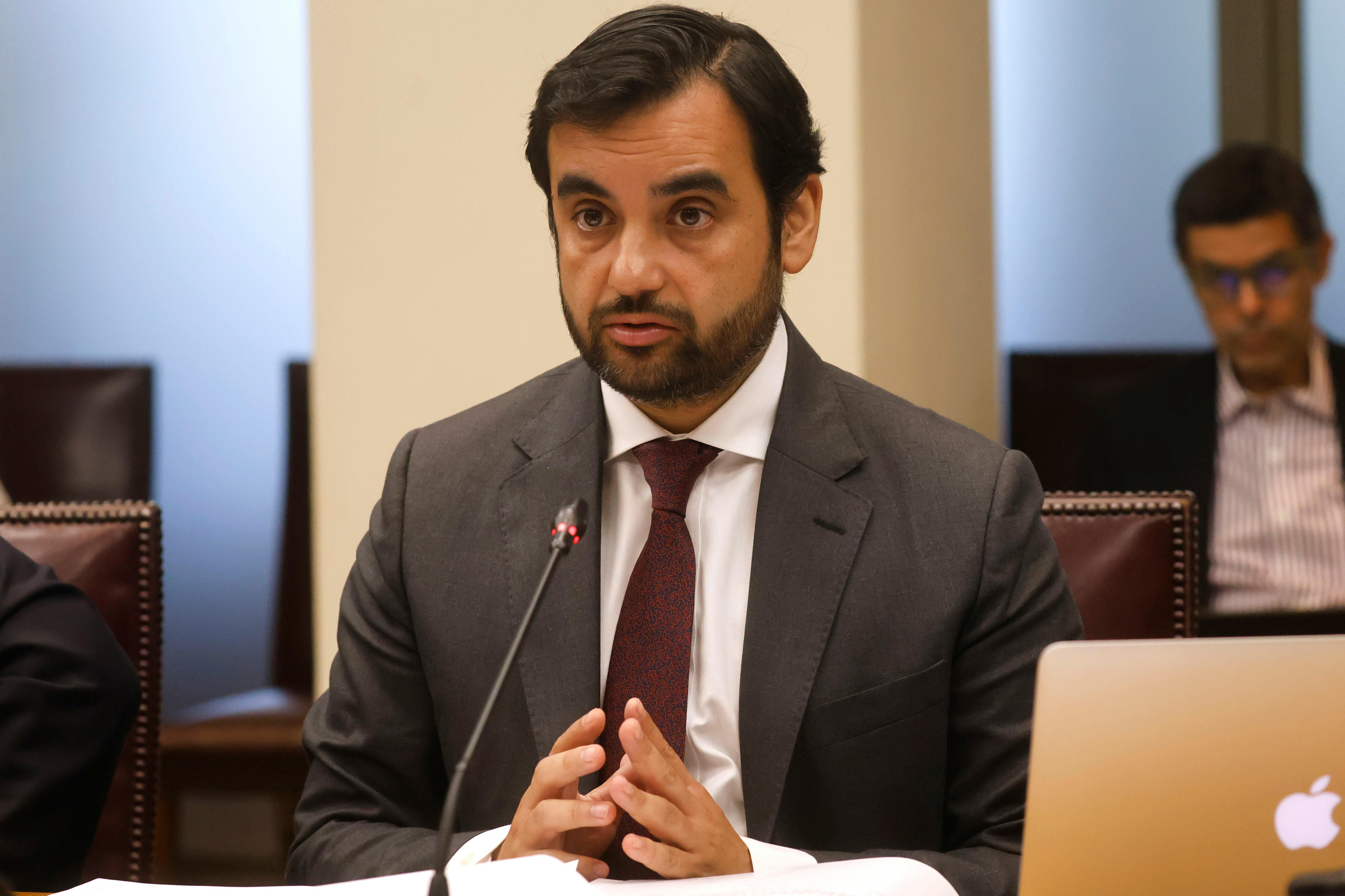 Ministro Gajardo por escándalo de licencias médicas utilizadas para viajar: "Los involucrados arriesgan la sanción más gravosa" 