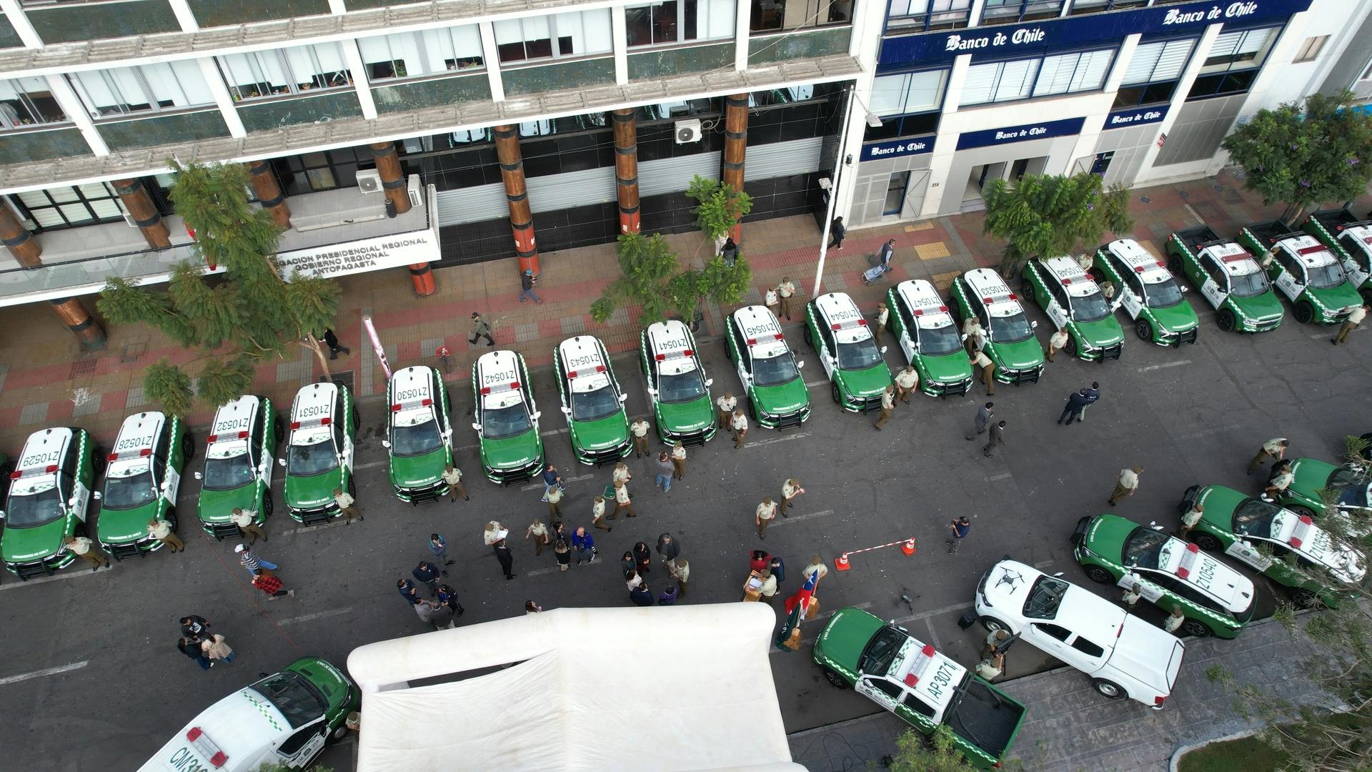 Entregan 31 vehículos policiales para Carabineros.