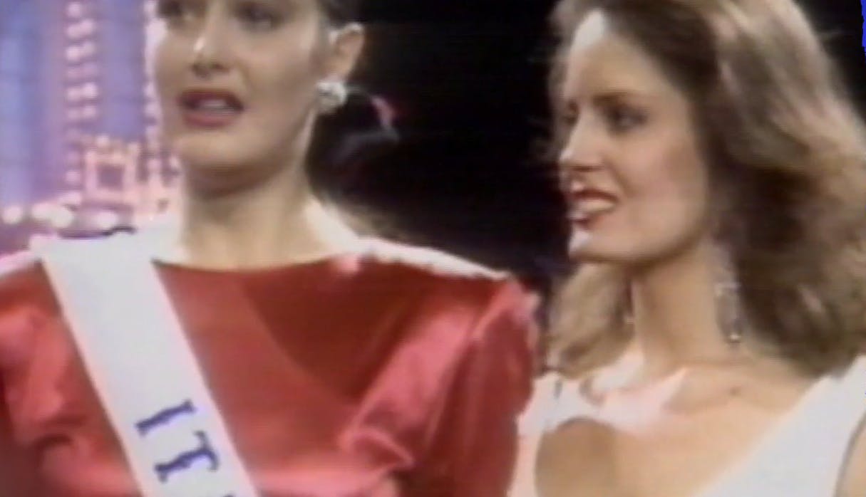 "Entró como una diosa..."; El desconocido camino de Cecilia Bolocco para ser Miss Universo 