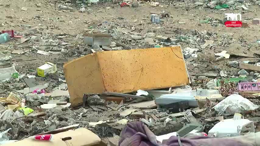 Proliferación de microbasurales en Antofagasta preocupa a vecinos 