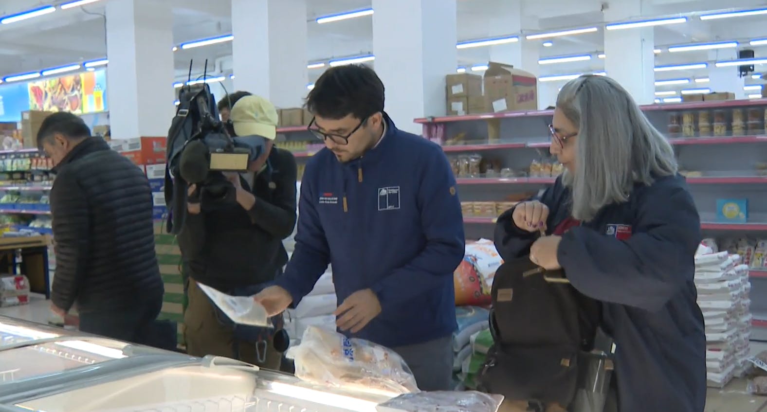 El que vendía carnes de tortuga: Fiscalizan super chino que funcionaba sin permiso