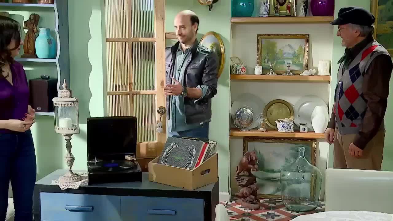  Brian pide ayuda a Alfredo | Esa no soy yo - T1E111