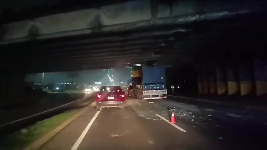 Camión atrapado en Talcahuano no tenía permisos para su carga