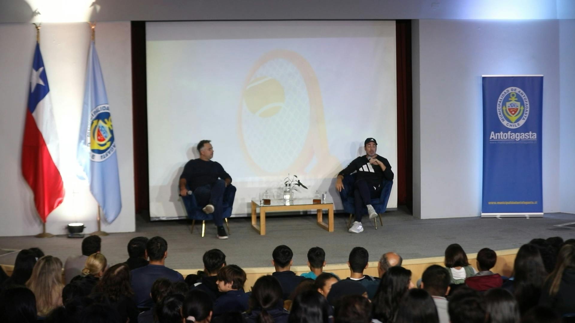 Nicolás Massú y Fernando González realizan visita a Antofagasta 