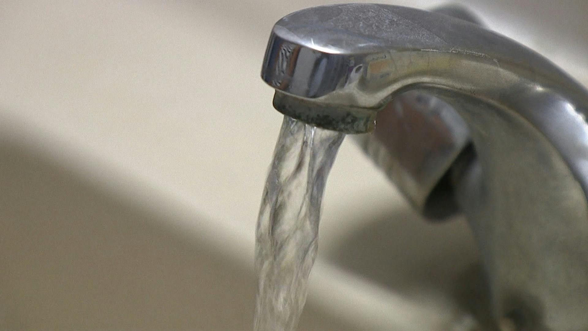 Anuncia congelamiento de tarifas del agua potable 