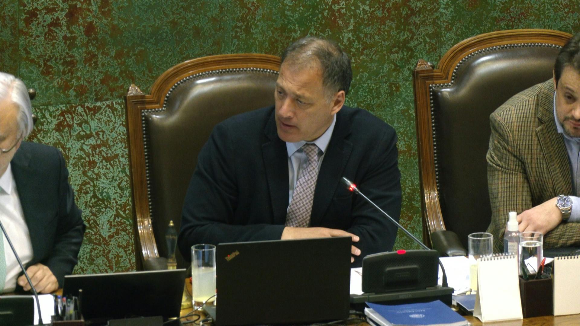 Presidente de la cámara de diputadas y diputados es cuestionado por viajes al extranjero