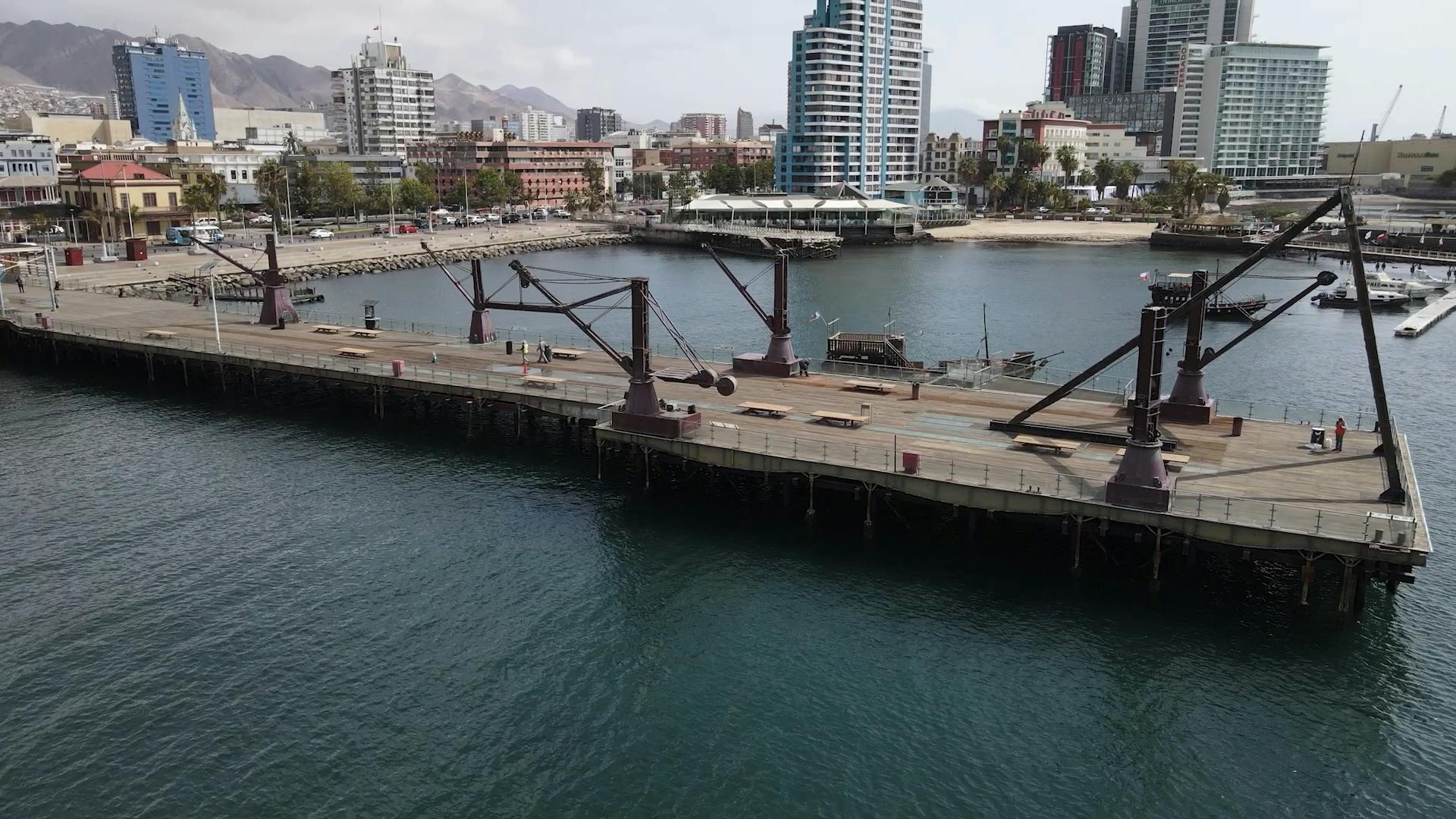 Tras un mes cerrado, el muelle histórico volvió a abrir sus puertas