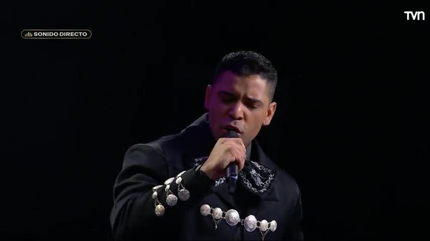 Carabinero sorprende a Gonzalo Valenzuela como Alejandro Fernández