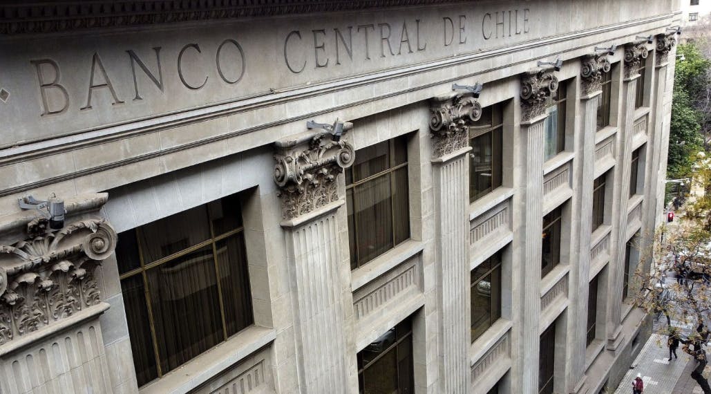 Banco Central proyecta más crecimiento y menos inflación