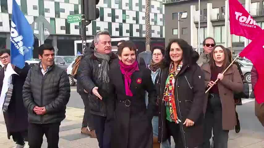 En la papeleta estarán los candidatos Jara, Tohá, Mulet y Winter. ¿Quienes pueden sufragar este domingo? Pueden votar los independientes y quienes estén afiliados a un partido que participe en las primarias. El voto es voluntario y el local asignado se puede revisar en la página web del servel.