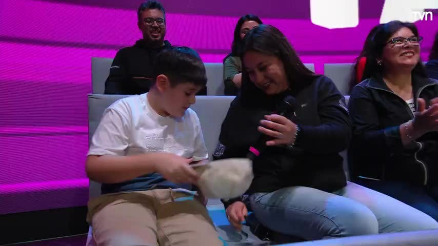 "¡Ahora raya la mía!": Daniel y Simón se autografiaron sus poleras 