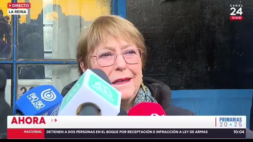 Expresidenta Bachelet: "Dije que iba a ser prescindente durante la primaria" 