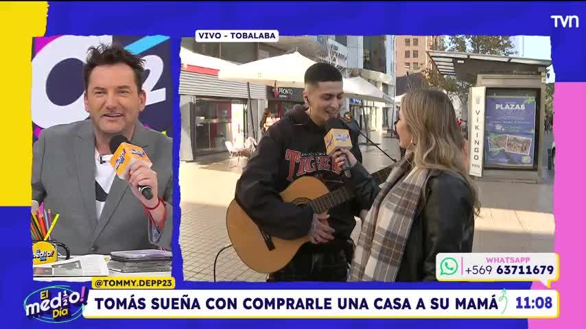 El gran sueño de Tomás: canta en las calles para comprar una casa a su mamá 
