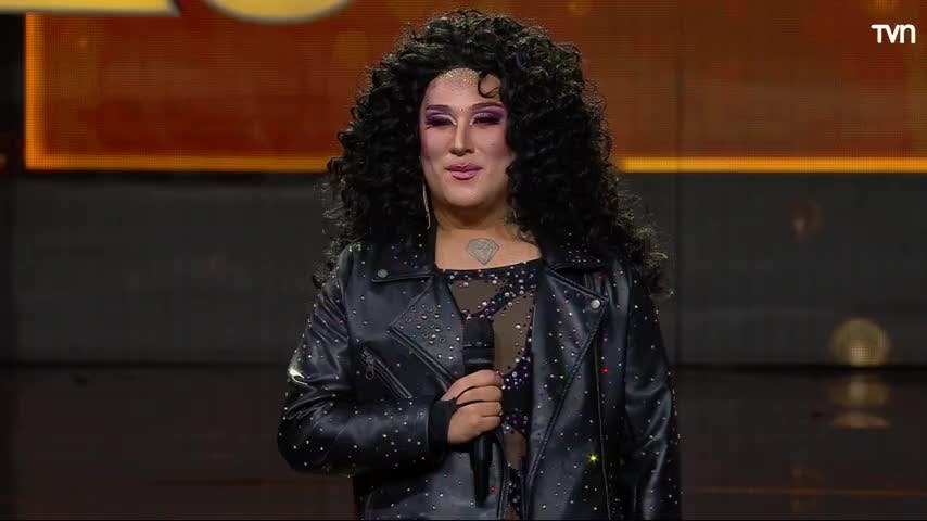 "Por Dios que cantas bien": Cher destaca en noche de clasificación