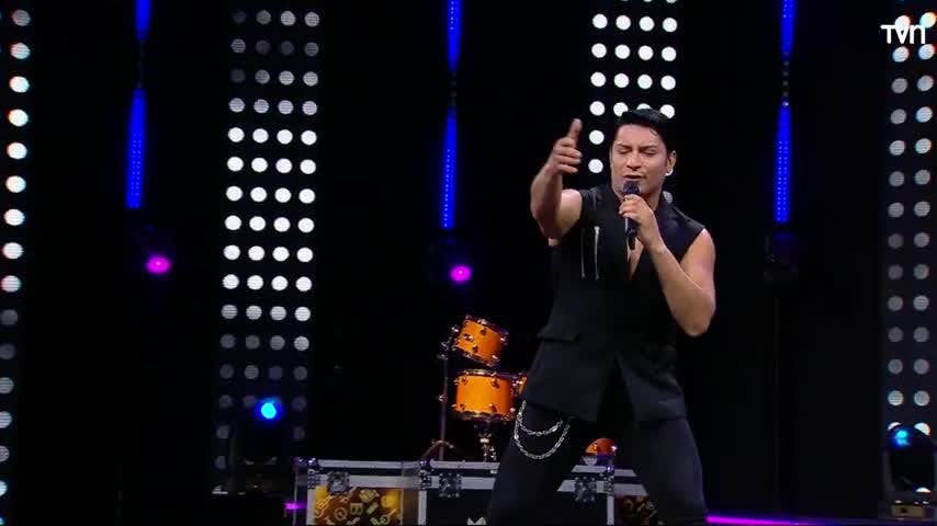 Chayanne llevó al escenario la esencia misma del amor