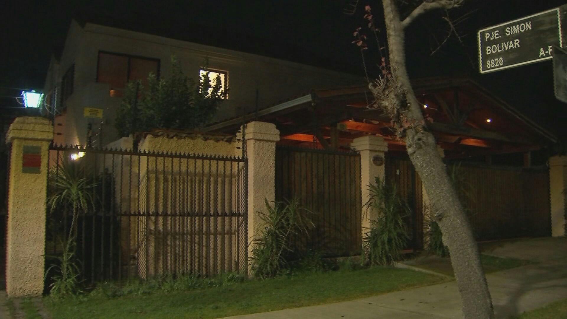 Familia sufrió violento y millonario robo en su casa de La Reina: delincuentes ingresaron con destornilladores
