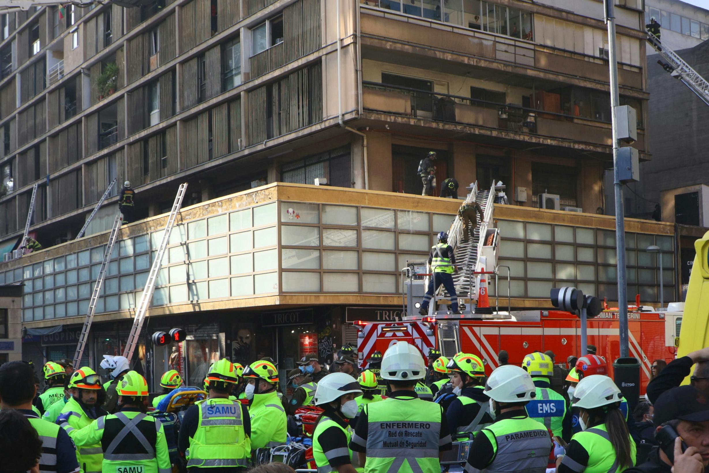 Gran incendio en Santiago: ¿Qué había en las bodegas ilegales? 