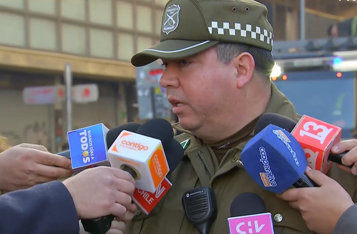Carabineros confirma una persona en riesgo vital tras incendio en Santiago