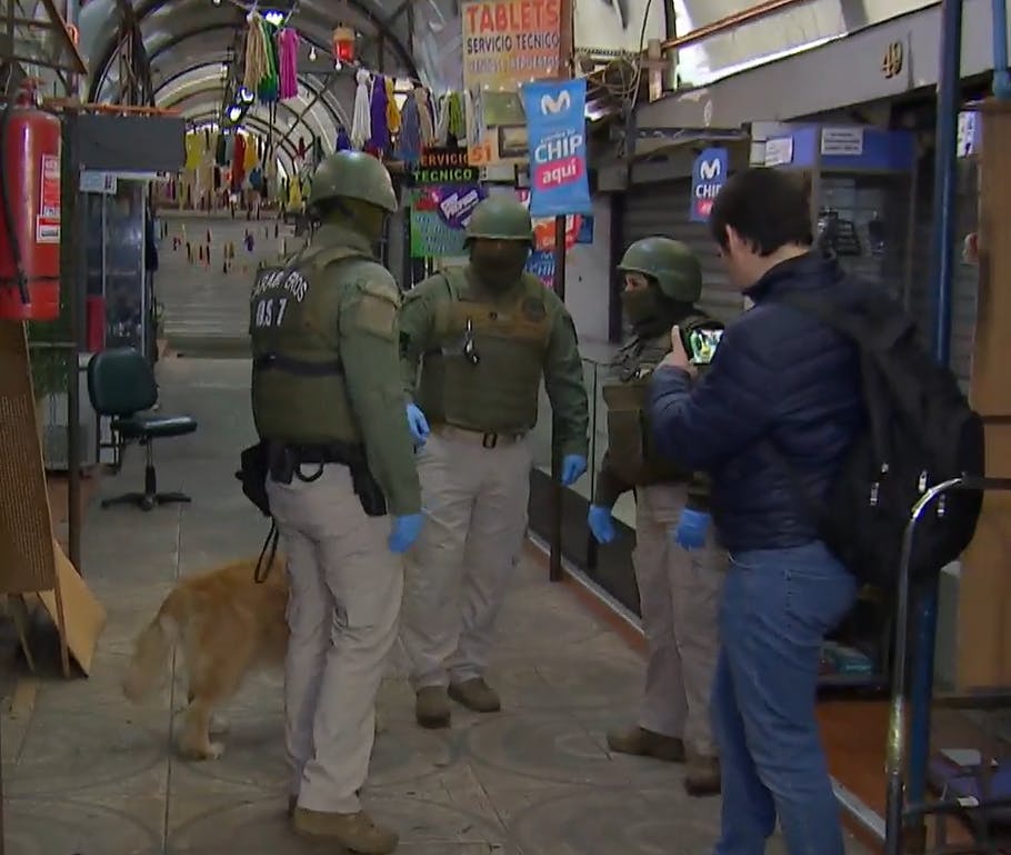 Sin patente comercial desde 1995: Clausuran galería de la comuna de Santiago 