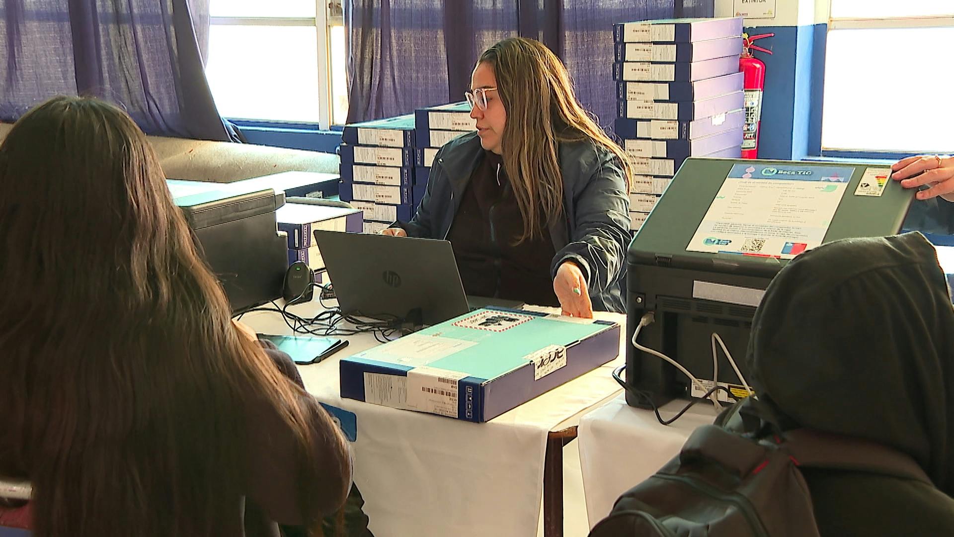 JUNAEB entrega 3 mil computadores a estudiantes