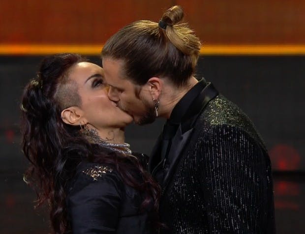 El beso que marcó la noche: Jean Philippe Cretton protagoniza coqueto momento con Alejandra Guzmán