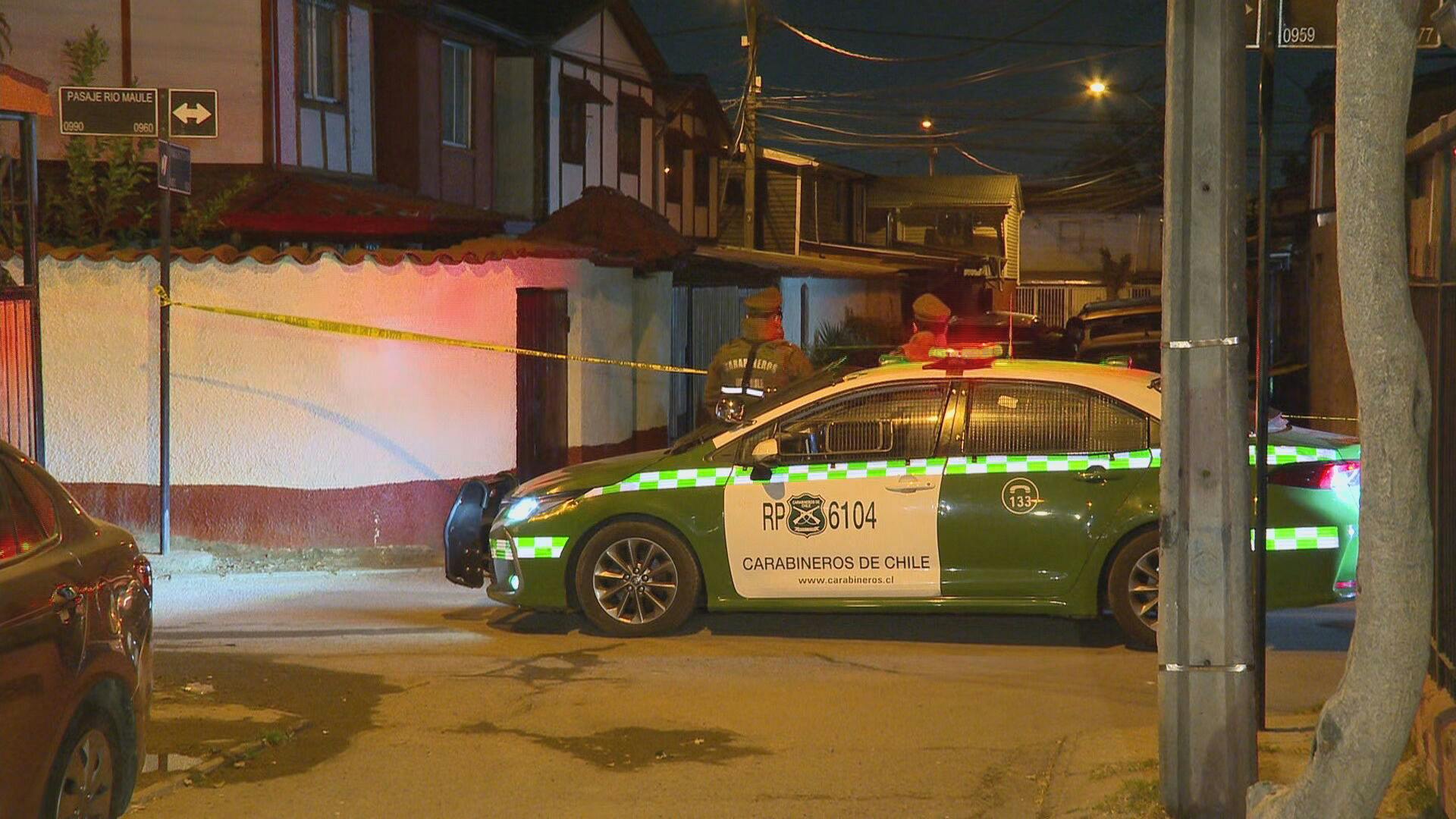 Hombre murió apuñalado por la espalda en el antejardín de su casa en La Granja