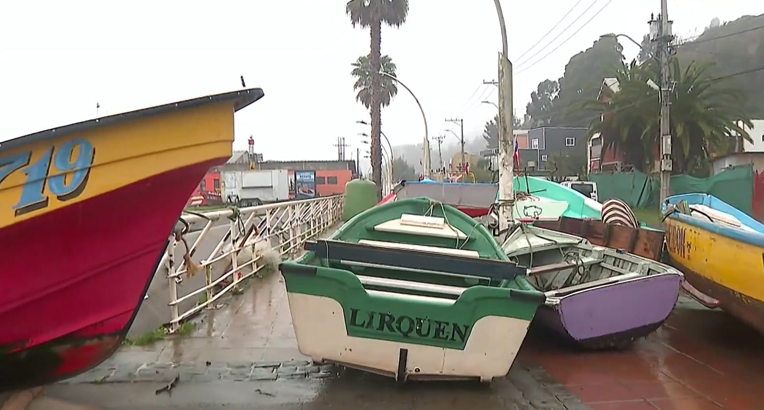 Dichato se prepara: Pescadores retiran botes del borde costero por alerta de tsunami