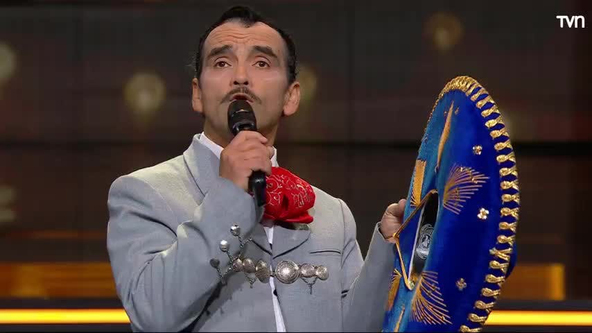Javier Solís sigue cautivando a María Luisa Godoy 