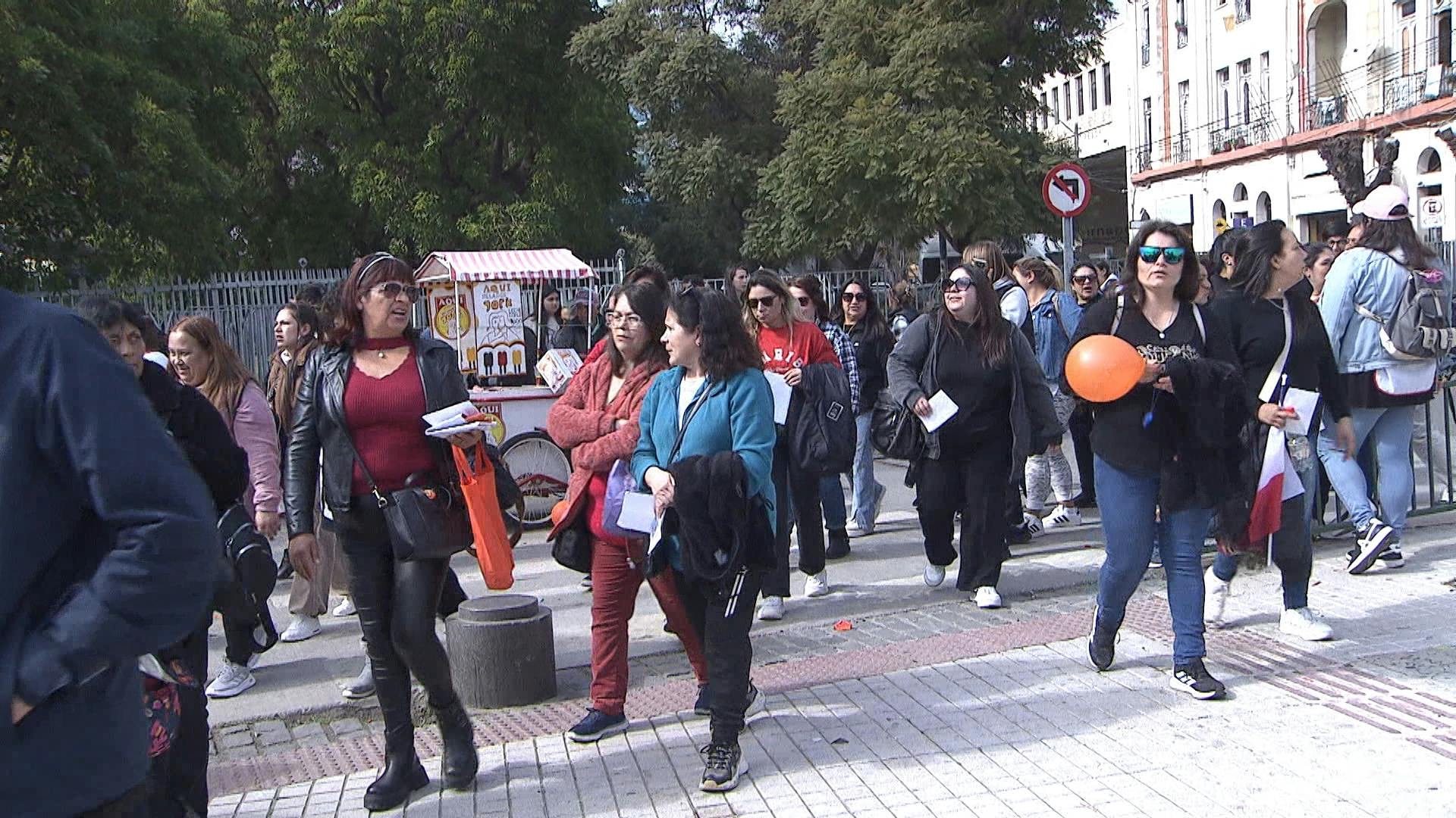 Manipuladoras de alimentos marcharon en Valparaíso