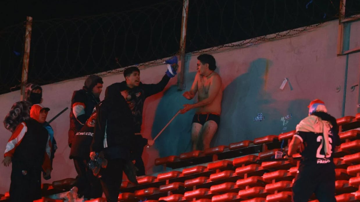 Hincha de Independiente por agresiones: "Es una noche triste para el fútbol sudamericano" 