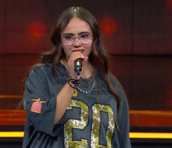 Billie Eilish protagoniza un viaje emocional con The Greatest
