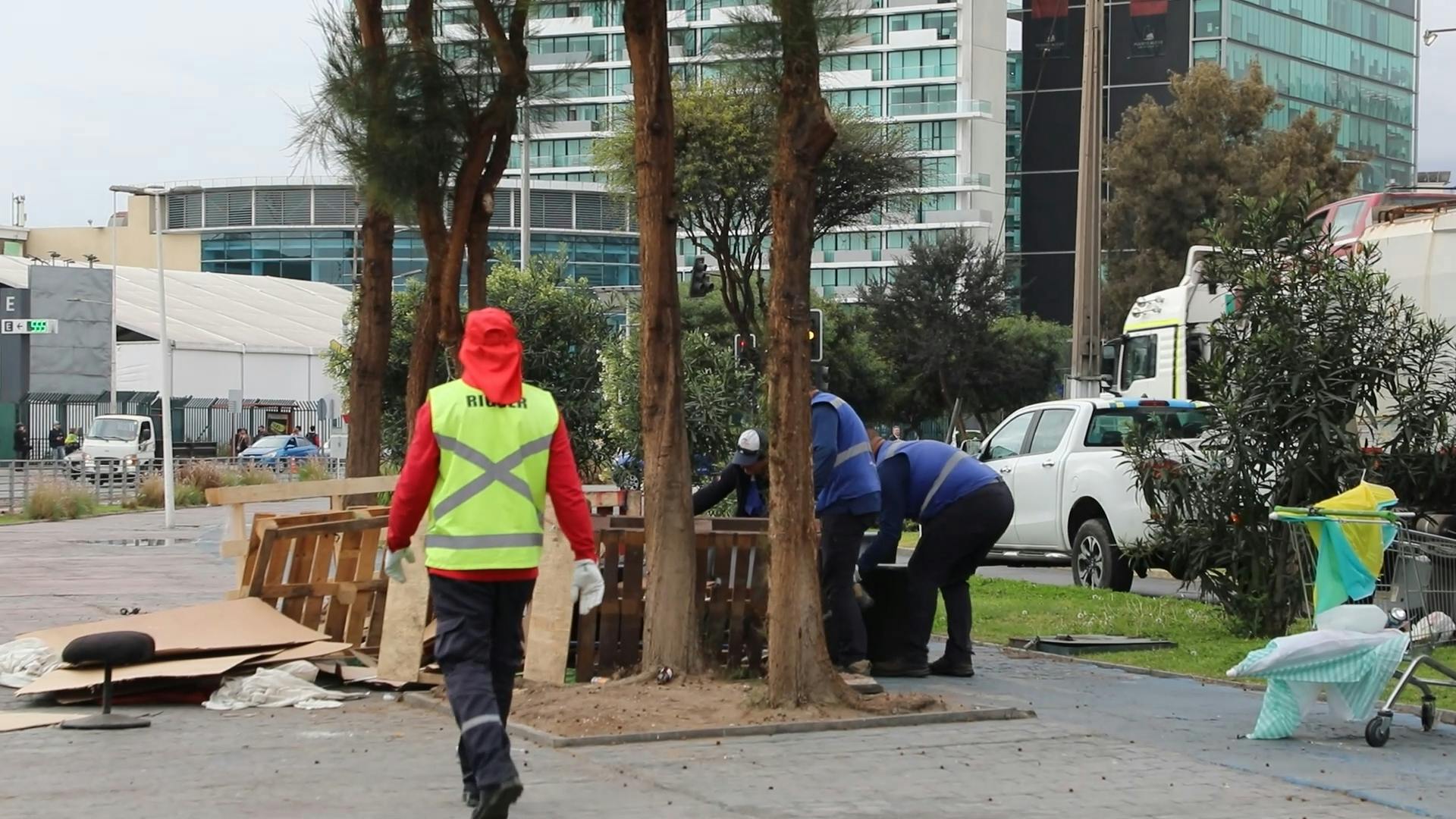 Desalojan rucos desde bandejón central 