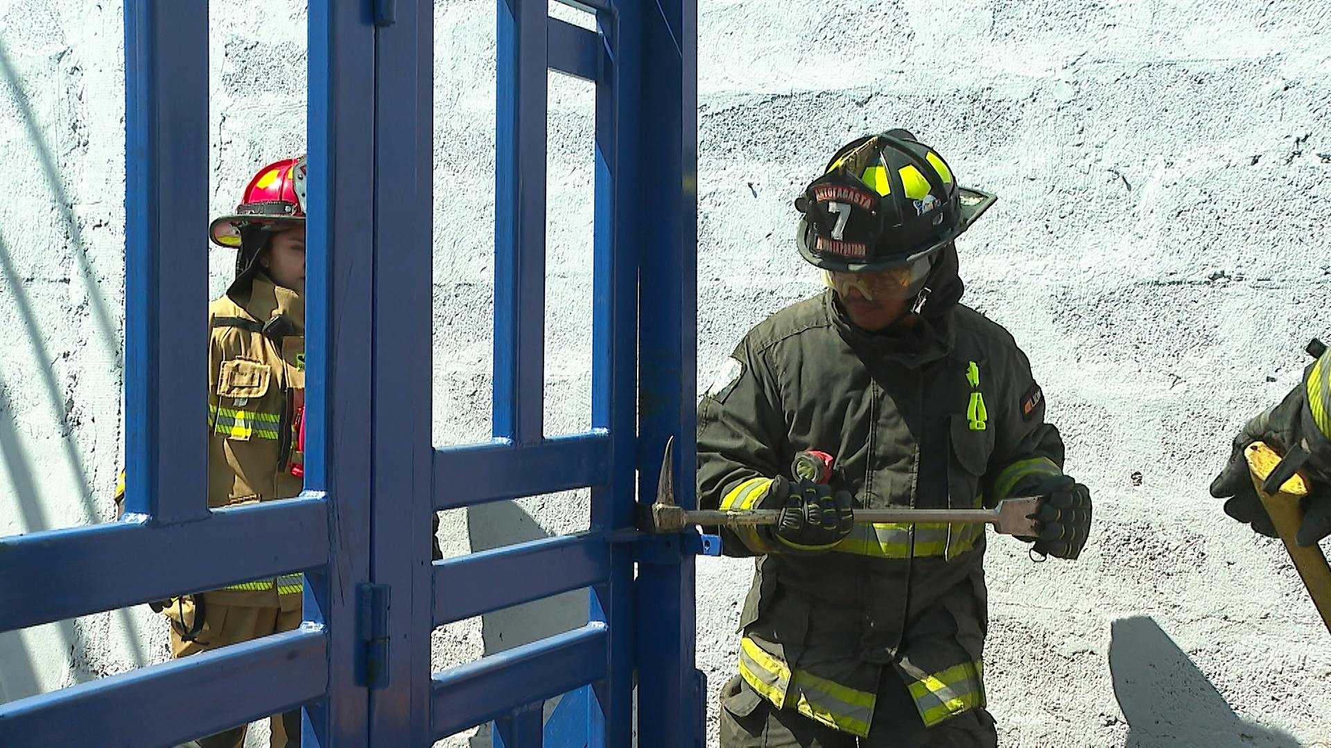 Antofagasta cuenta con una escuela de bomberos con cursos de seis meses 