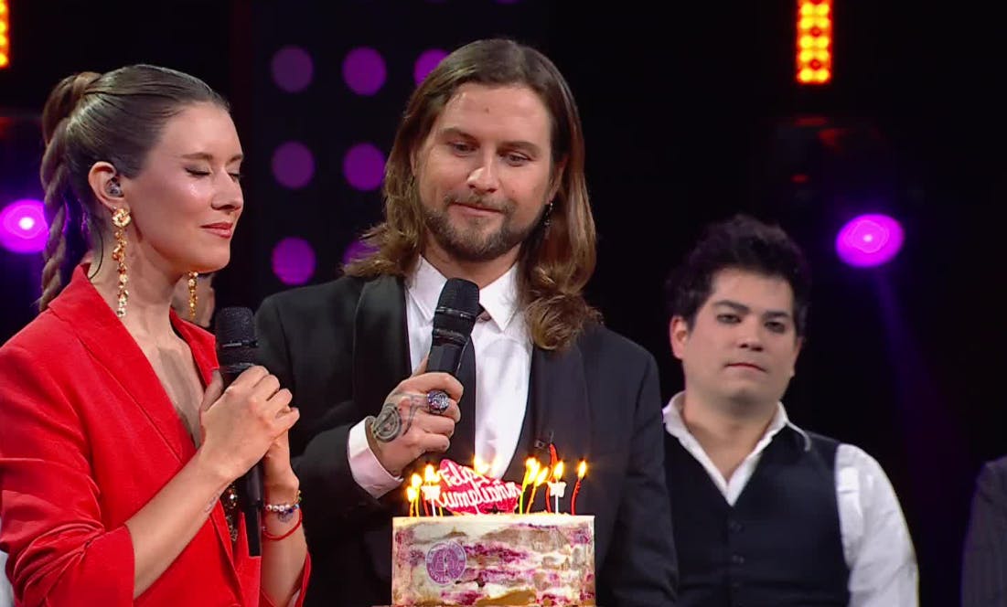 ¡Felicidades! Carla Jara recibe hermosa sorpresa por su cumpleaños