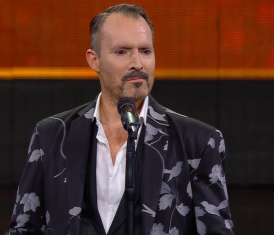 ¡Paulo y toda la seducción de Miguel Bosé en el escenario!