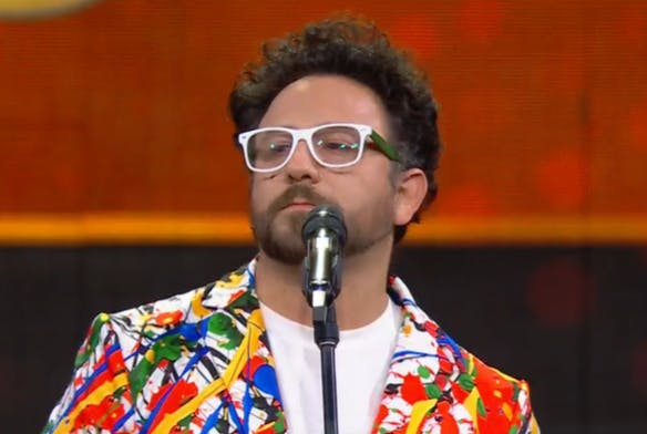 Gonzalo interpreta "Mariposa tecknicolor" de Fito Páez