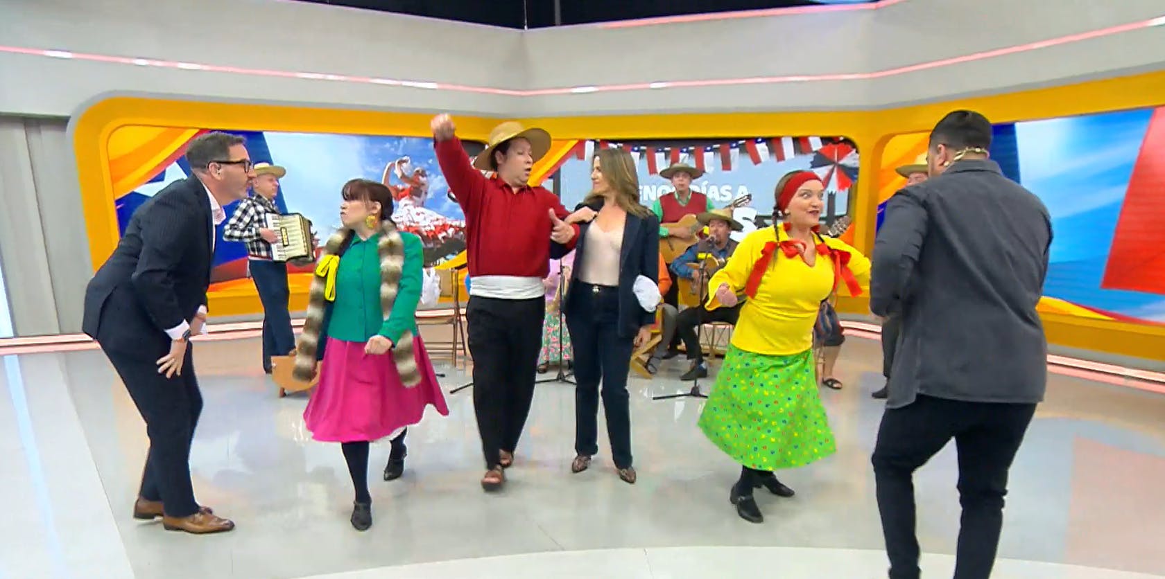 ¡Damos comienzo oficial a las Fiestas Patrias con "Los Chacareros de Paine"!