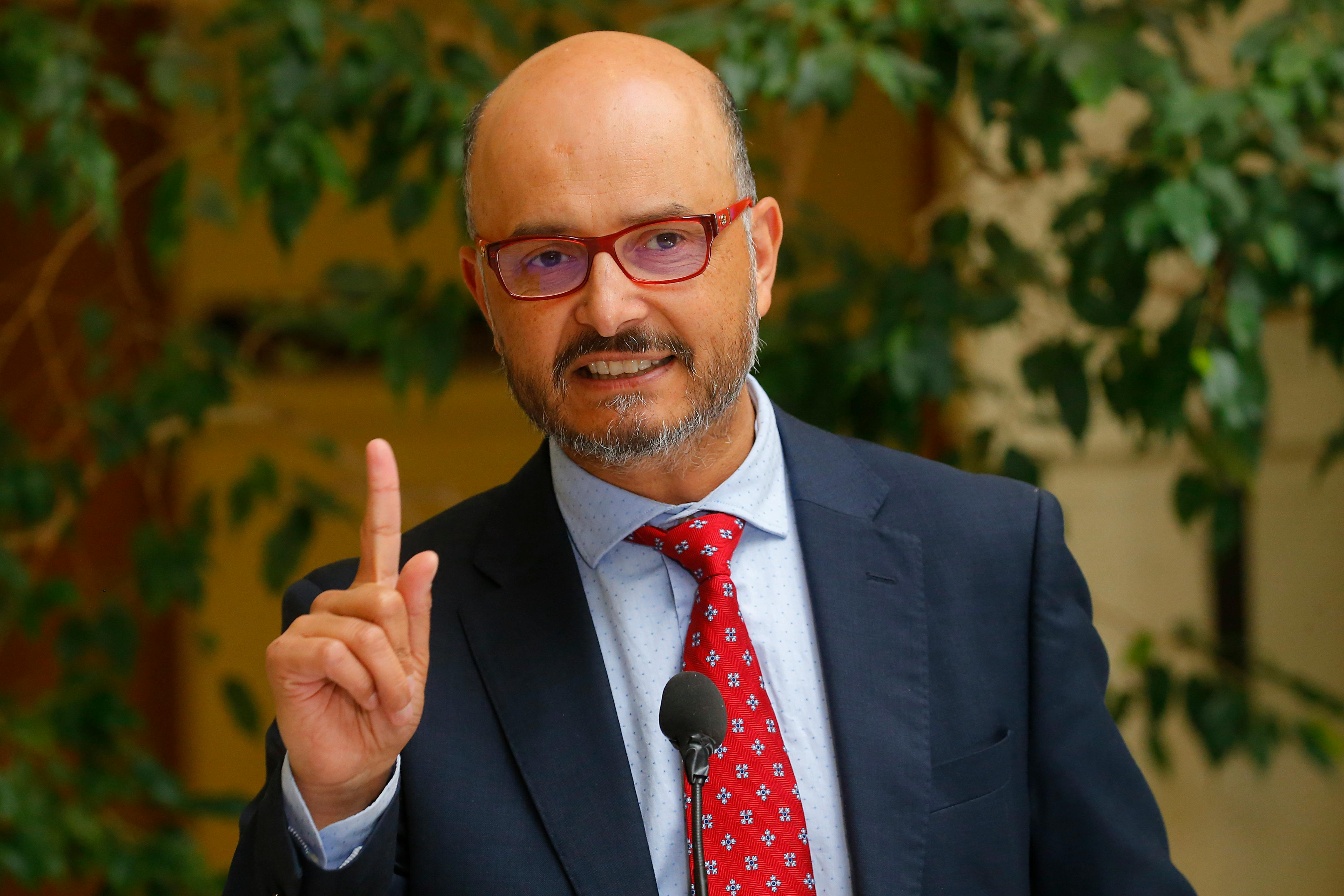 Diputado Ilabaca (PS) por dichos de Carmona en contra de Jara: "Pareciera que no quiere que ella gane" 