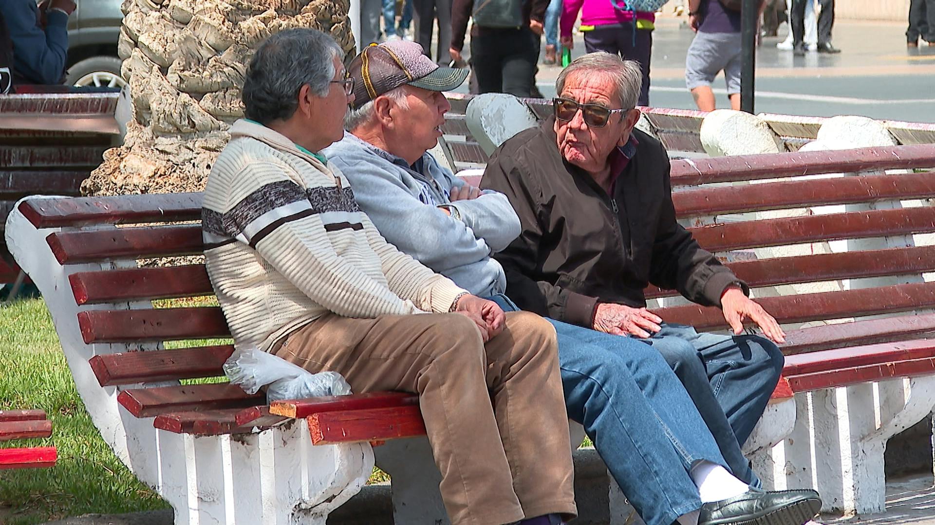 Comenzó pago de aguinaldos a pensionados y aumento de la PGU 