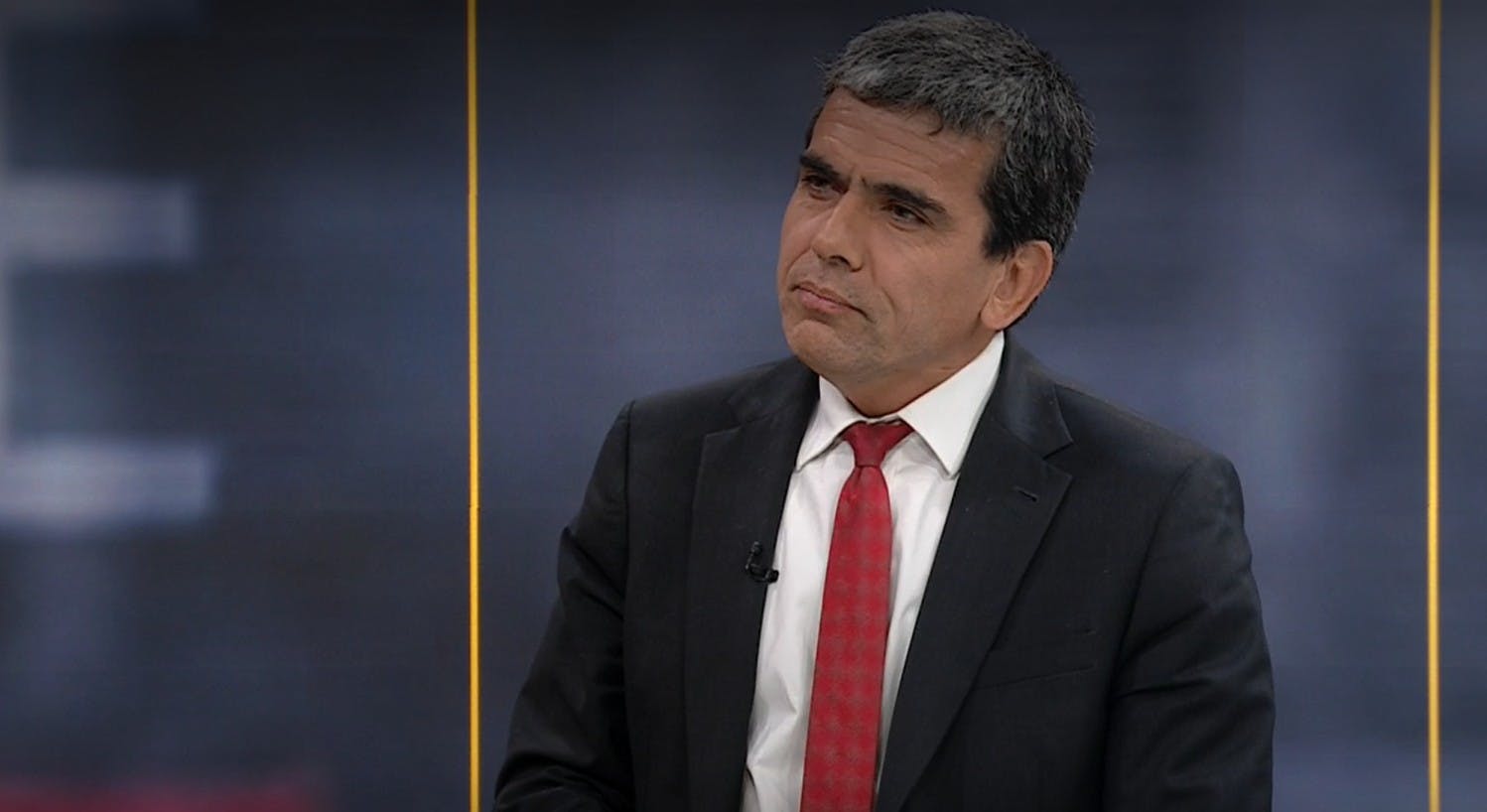 Lanzamiento del libro "Somos tontos hasta las 12", que aborda la crisis del sistema judicial chileno 