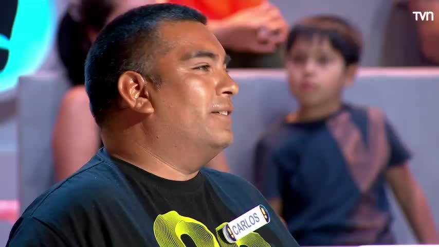 ¡Ximena está de cum,pleaños!: Carlos le regaló un tremendo beso