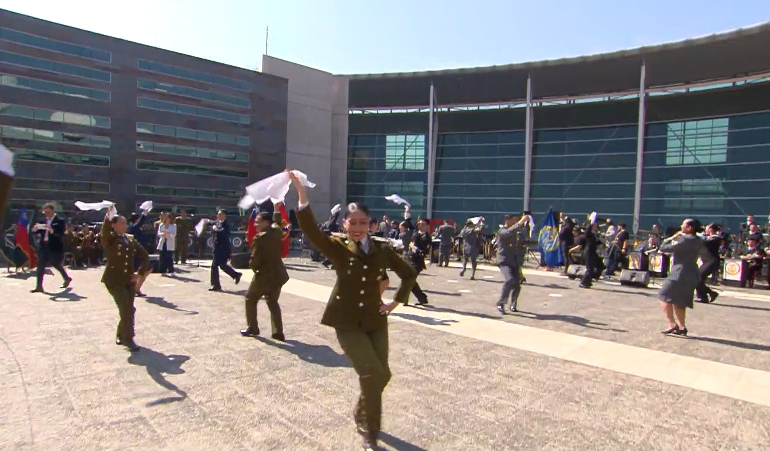 ¡Revive el hermoso pie de cueca de las Fuerzas Armadas, Seguridad y Orden en TVN! 