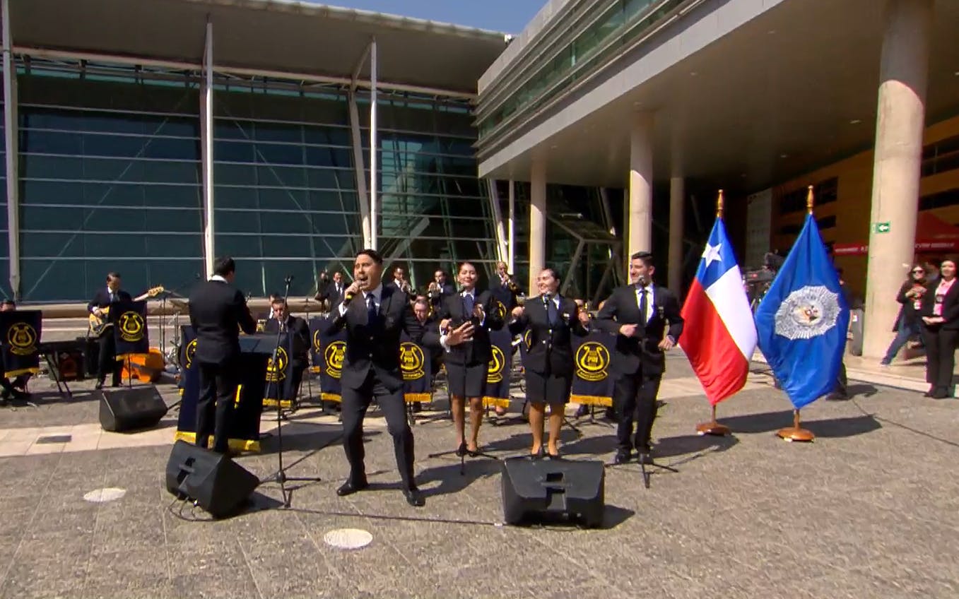 La Banda Sinfónica de la PDI nos hizo bailar y cantar en la segunda Parada Musical en TVN 