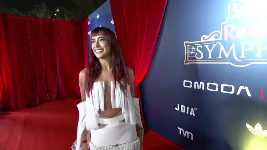 Con diseño nacional: Lauriturri brilló vestida de blanco en la gala del Red Bull Symphonic