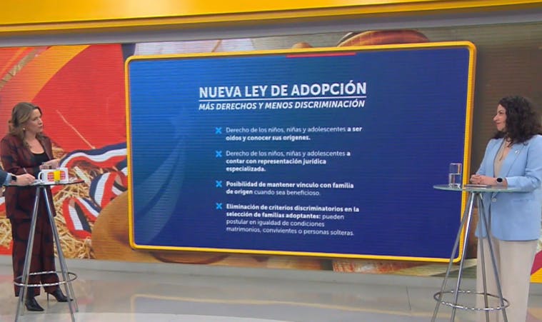 Ministra de Desarrollo Social explica la nueva ley de adopción de Chile 