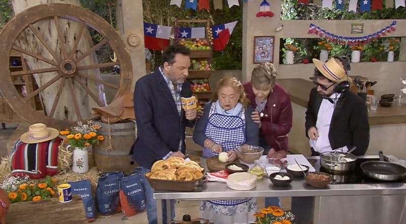 La tía Mary nos enseñó sus secretos para unas ricas empanadas de pino 