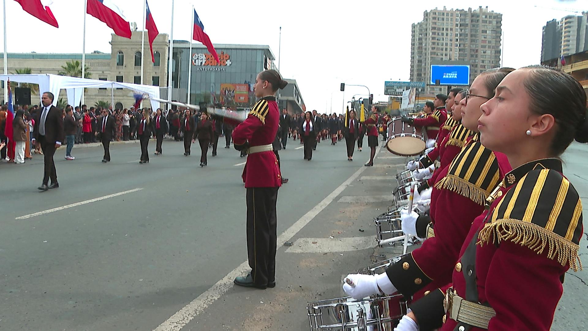 Más de 3 mil estudiantes participaron del tradicional desfile escolar