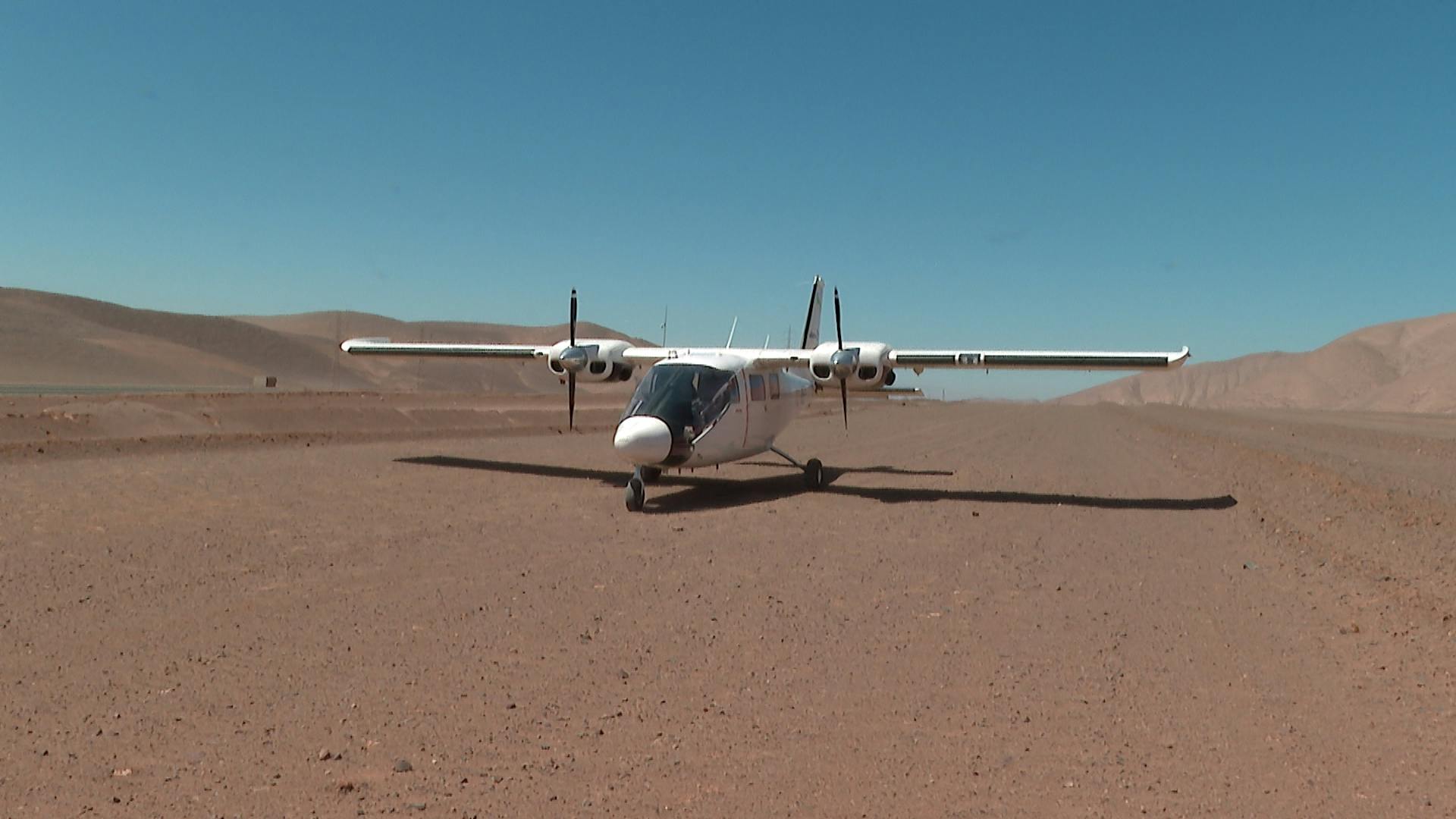 Avioneta aterriza de emergencia en ruta a Escondida  