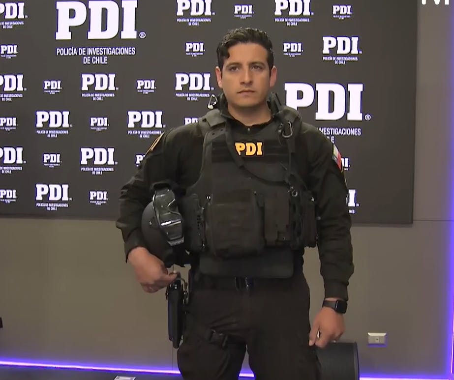 Aprenda a identificar los uniformes oficiales de la PDI